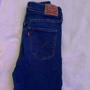 HIGH RISE SUPER SKINNY LEVIS